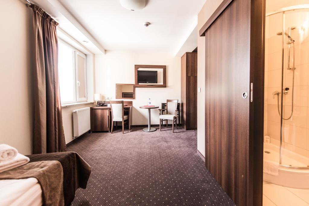 Hotel Austeria Conference & Spa Цехоцинек Экстерьер фото