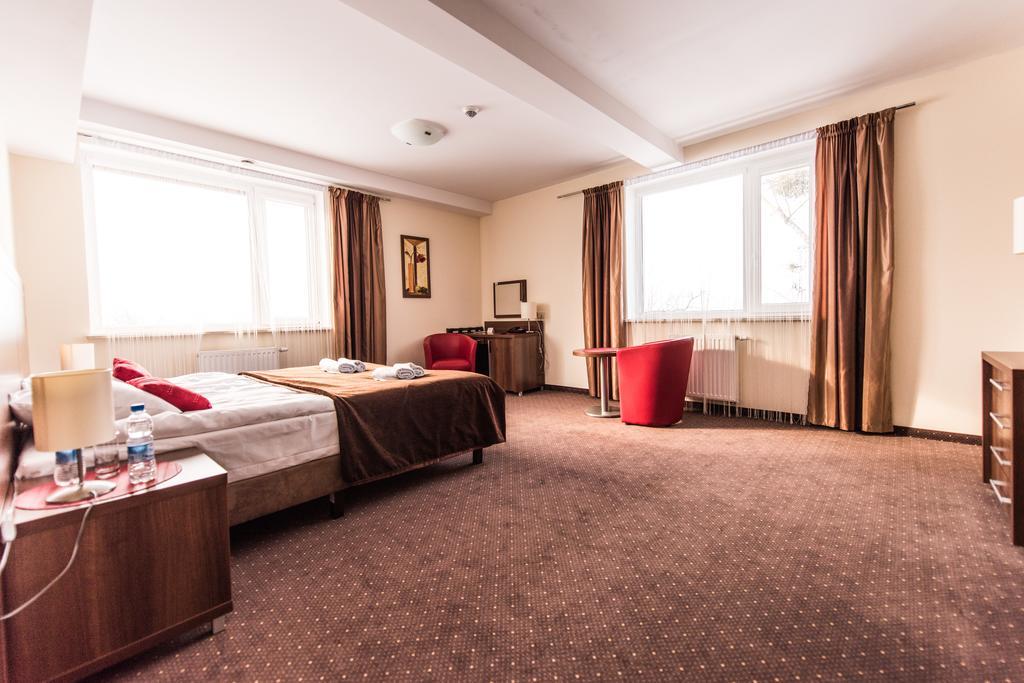Hotel Austeria Conference & Spa Цехоцинек Экстерьер фото