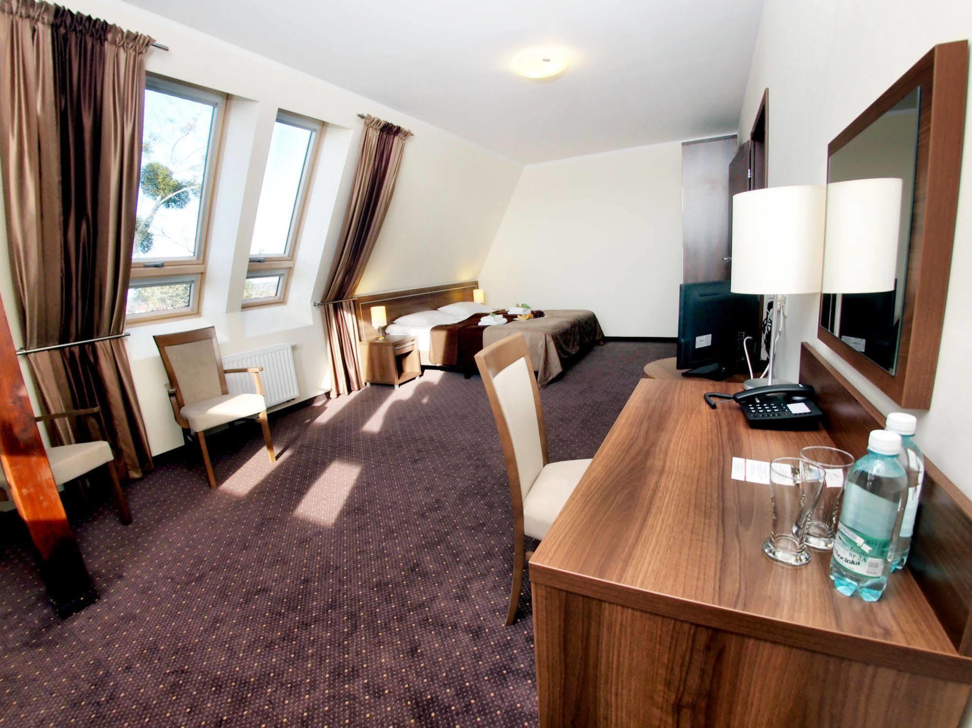 Hotel Austeria Conference & Spa Цехоцинек Экстерьер фото