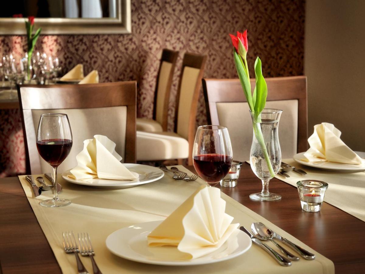 Hotel Austeria Conference & Spa Цехоцинек Экстерьер фото